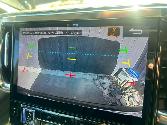 【バックカメラ】 「フルカラーバックモニター」を装備で駐車が苦手な方でも安心です。