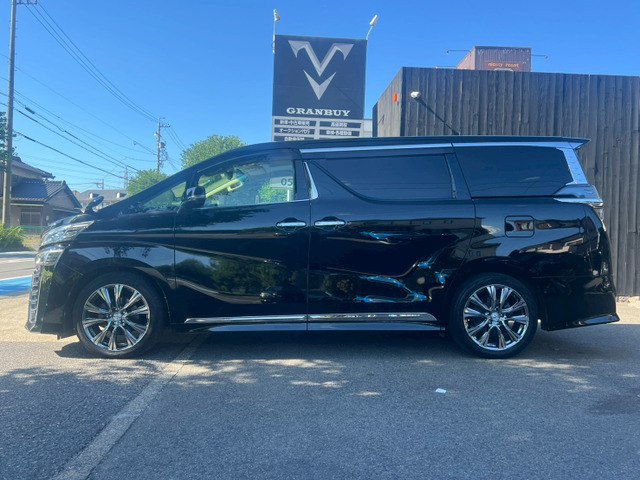 【レンタカー】 当社ではレンタカーの貸し出し・自動車の任意保険も行っておりますまた、レッカー牽引も可能ですので急なお引き取りも可能です