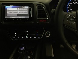 ホンダ純正メモリーナビ搭載なので、遠方へのドライブもお任せ下さい！ステアリング左手側にオーディオ関連のコントロールスイッチを配置しています。操作時は視線を逸らすことなく運転に集中できます