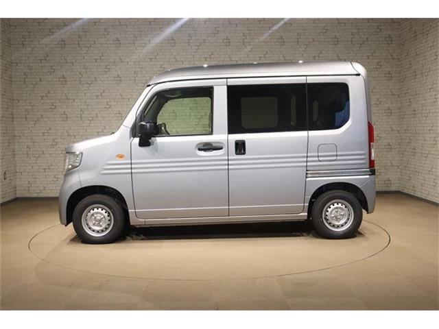 カラーはルナシルバーメタリックです。