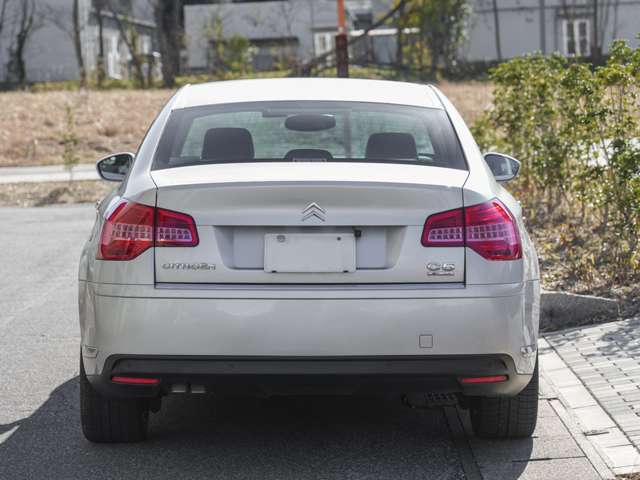 大阪、札幌にも提携工場がありますので、納車後の整備点検などもぜひご相談下さい。