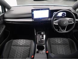 シンプルなデザインと一目でわかるスイッチの配置はPeoples　Car＝みんなの車という考えの現れです。各スイッチにはバックライトもついており、夜間でも安全に操作して頂けます。