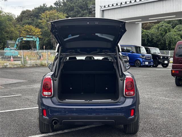 気になる車はすぐにお問い合わせください！画面右側の0066から始まる無料ダイヤルからお問い合わせ下さい！専門スタッフがお車のご質問にお答えいたします！