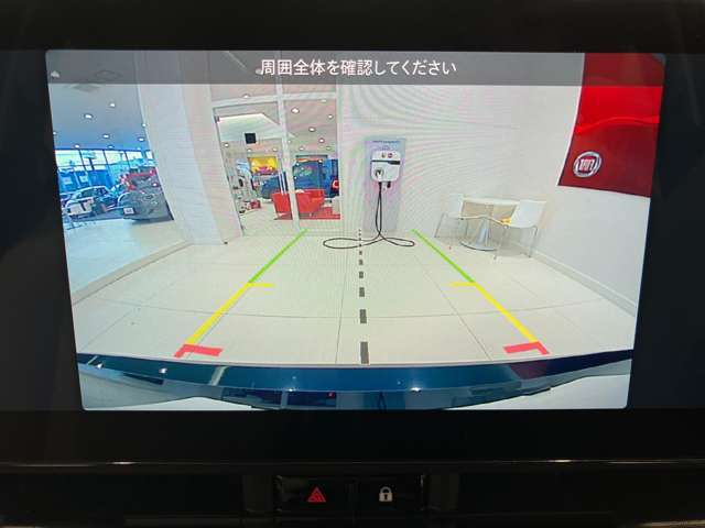 【バックカメラ】運転席から画面上で安全確認ができます。駐車が苦手な方にもオススメな便利機能です。