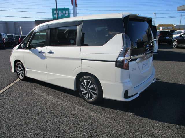 自動車保険も取扱います！『日産カーライフ保険プラン』で“充実サポート”！！ディーラーならではのレッカー手配やガラス・バンパー・タイヤ等の補償特典がございます！まずはお尋ねください！！