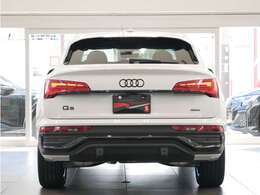 後続車両から長く見られるリヤスタイルも、Audiらしく上品で洗練されたデザインで見る人を惹きつけます。