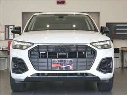 ●納車前点検100項目●　高度な訓練・教育を受けたアウディ専任メカニックが、100項目にもおよぶ精密な点検を実施いたします。すべてをクリアしたアウディ車だけが、あなたのお手元に届けられるのです。