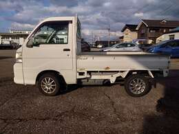 保証期間は1ヶ月及び期間内走行1000km以内です。詳しくは営業スタッフにお問い合わせください。