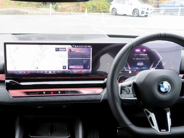 ◆iDriveを装備。操作系統をディスプレイから独立させることで、人間工学に基づいた最適な運転環境を実現しております。◆