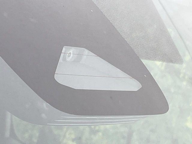 【トヨタセーフティセンス】走行中に前方の車両等を認識し、衝突しそうな時は警報とブレーキで衝突回避と被害軽減をアシスト。より安全にドライブをお楽しみいただけます。
