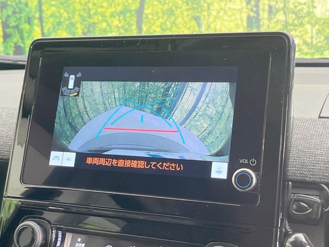 【バックカメラ】駐車時に後方がリアルタイム映像で確認できます。大型商業施設や立体駐車場での駐車時や、夜間のバック時に大活躍！運転スキルに関わらず、今や必須となった装備のひとつです！