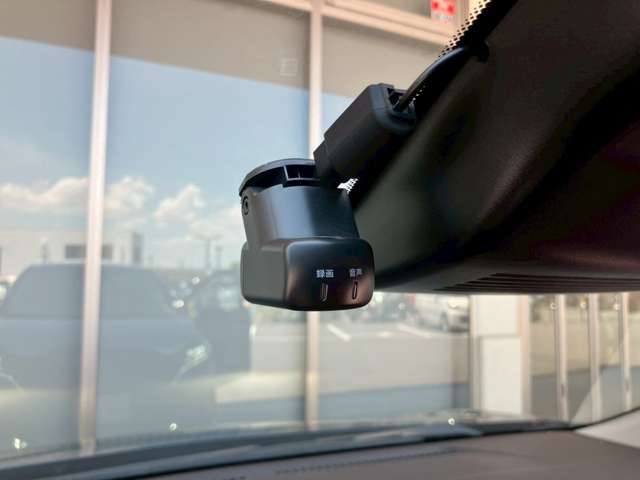 走行中はもちろんあおり運転や事故に遭遇した際の状況も映像で記録し万が一のリスクにも備えます！
