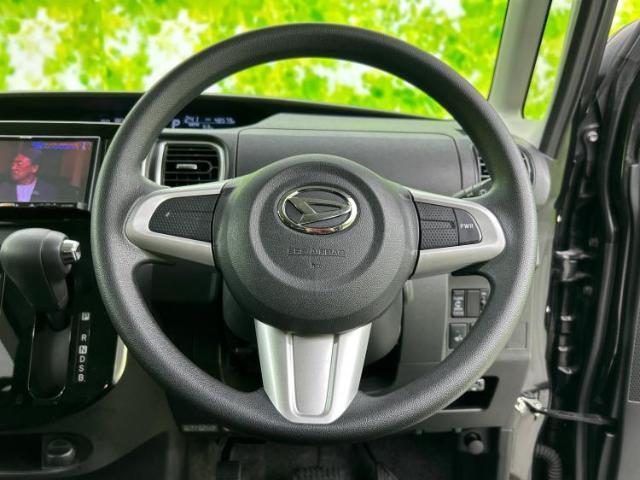 WECARSの展示場では実際に見て、触ってお車をお選びいただけます！知識の豊富な営業スタッフが様々なカーライフをご提案いたします！