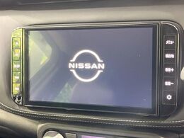 【純正9型ナビ】人気の純正ナビを装備しております。ナビの使いやすさはもちろん、オーディオ機能も充実！キャンプや旅行はもちろん、通勤や買い物など普段のドライブも楽しくなるはず♪