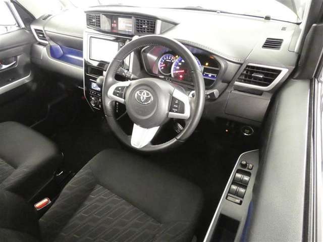 視界も広々で見晴らしの良い運転しやすいコックピットです。