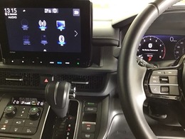 ホンダ純正メモリーナビ搭載なので、遠方へのドライブもお任せ下さい！ステアリング左手側にオーディオ関連のコントロールスイッチを配置しています。操作時は視線を逸らすことなく運転に集中できます