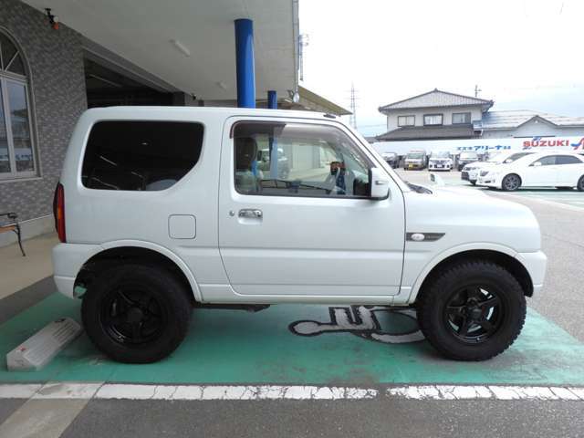☆雪道安心4WD☆ナビ付☆ワンオーナー☆禁煙車☆キーレスエントリー☆シートヒーター☆CD再生☆DVD再生☆