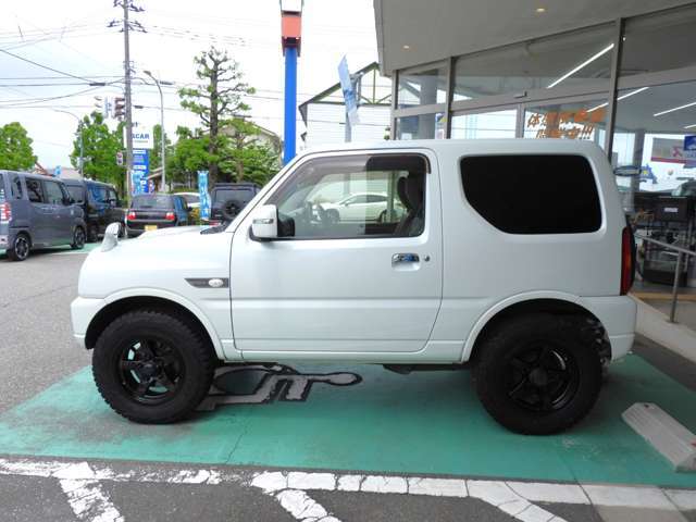☆雪道安心4WD☆ナビ付☆ワンオーナー☆禁煙車☆キーレスエントリー☆シートヒーター☆CD再生☆DVD再生☆