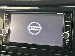 【純正ナビ】人気の純正ナビを装備。オーディオ機能も充実しており、Bluetooth接続すればお持ちのスマホやMP3プレイヤーの音楽を再生可能！毎日の運転がさらに楽しくなります！！