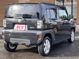 お好きな四桁の番号をナンバーに付けれるパックです。人気の番号（一桁やゾロ目）の場合、抽選となりますのでご注意ください。対象の番号に関しましては販売店にお問い合わせください。