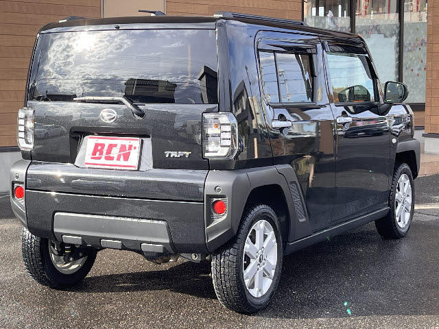 お好きな四桁の番号をナンバーに付けれるパックです。人気の番号（一桁やゾロ目）の場合、抽選となりますのでご注意ください。対象の番号に関しましては販売店にお問い合わせください。