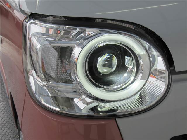 【LED】今は主流のライトです。長持ちしますし、ヘッドライトが黄ばんだり、白くくすんだりがないのでとてもおすすめです。
