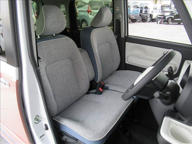 もちろん車内はきれいです☆中古車と違って使用感が全くないのは魅力の一つだと思います。