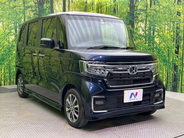 大好評のボディコーティング「弾スプラッシュコート」もご納車までに施工可能。通常のガラスコートと異なる、耐久年数6年の無機質ガラスコーティングが、ボディをキレイな状態に保ってくれます。