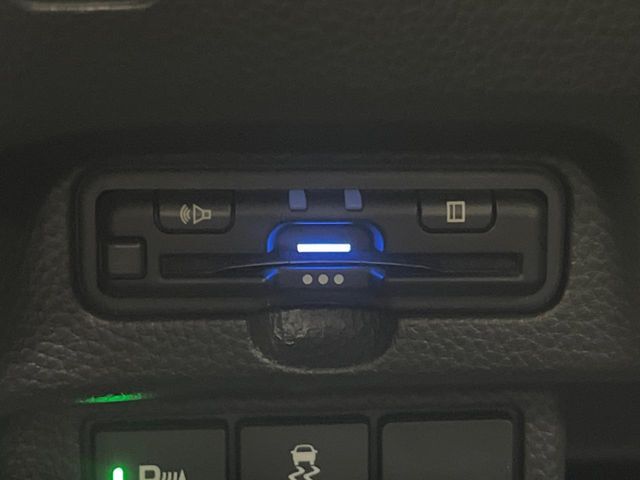 【ETC】高速道路の料金所をストレスなく通過！話題のスポットやサービスエリアに多い「スマートIC」利用時は必須のアイテムです。当店でセットアップを実施、ご納車当日からすぐにご利用いただけます！