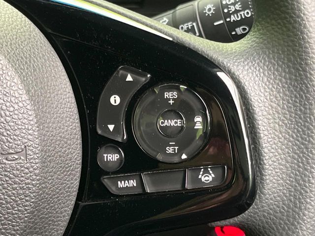 【アダプティブクルーズコントロール】高速道路での長距離走行が楽に！！自動で速度を保つクルーズコントロールが、衝突軽減システムと連携し、前方の車両を感知して車間を保つように速度調節してくれます！！
