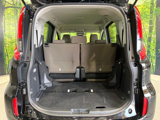 後席を格納すると、これだけの広さが！シーンに合わせたシートアレンジで、大きな荷物も積むことが出来ます♪