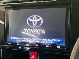 【純正ナビ】人気の純正ナビを装備しております。ナビの使いやすさはもちろん、オーディオ機能も充実！キャンプや旅行はもちろん、通勤や買い物など普段のドライブも楽しくなるはず♪