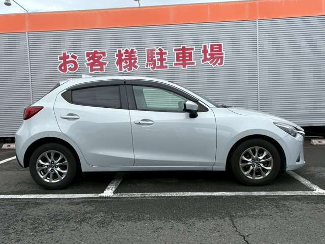 清潔な店内と元気で明るいスタッフ。はじめての方でもリラックスしてご利用いただけるよう配慮しました。プロとして適切なアドバイスをさせていただきます。
