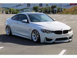 BMW　M4　入庫しました！エアメクストエアサス　WORKマイスターL1　DMEチューニング施工　カスタム多数の1台です！お気軽にお問い合わせください。！