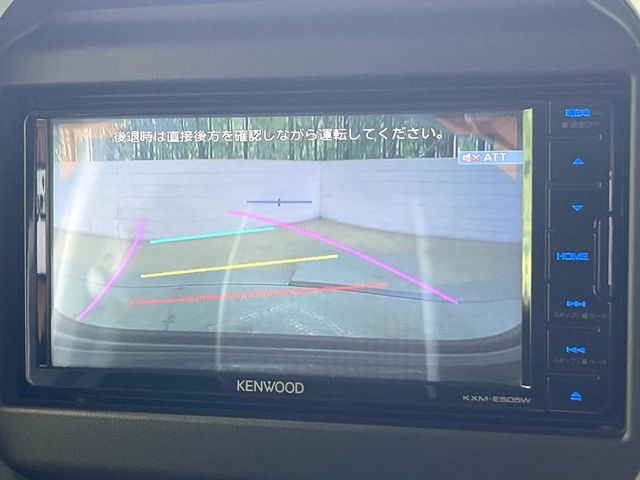 【バックカメラ】駐車時に後方がリアルタイム映像で確認できます。大型商業施設や立体駐車場での駐車時や、夜間のバック時に大活躍！運転スキルに関わらず、今や必須となった装備のひとつです！