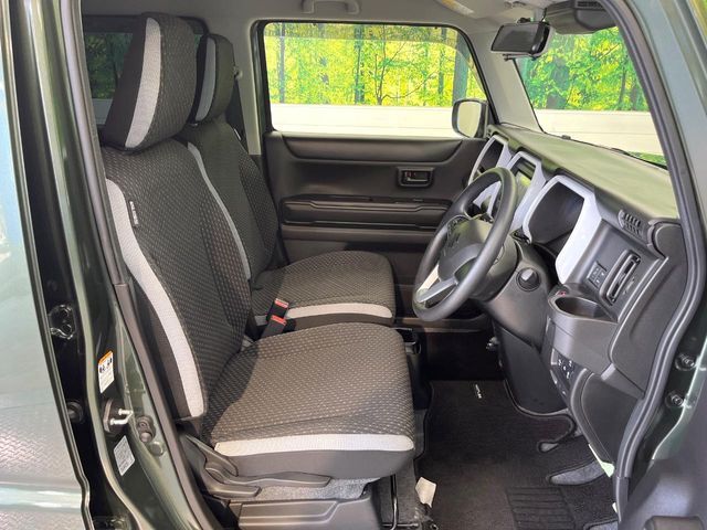 運転席シート廻りは使用感も少なく、良好な状態となっています。丁寧に使われていたことがよくわかりますね。