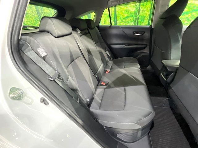 後部座席も気になるようなキズ・汚れやへたり等、大きなダメージはなく、良好な状態です。