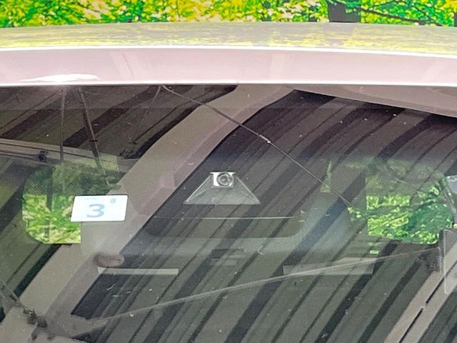 【トヨタセーフティセンス】走行中に前方の車両等を認識し、衝突しそうな時は警報とブレーキで衝突回避と被害軽減をアシスト。より安全にドライブをお楽しみいただけます。