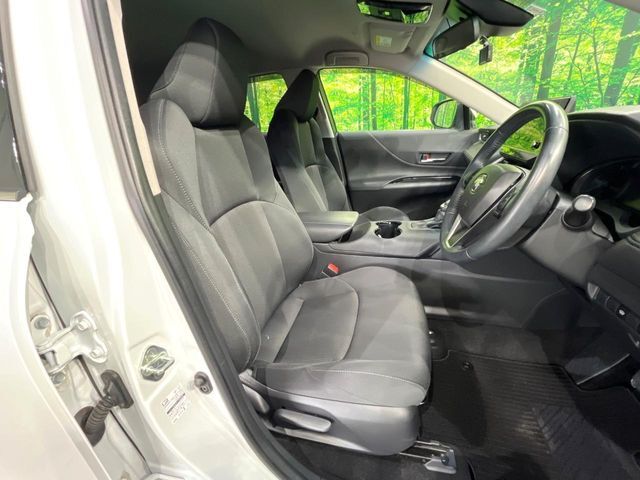 【黒革シート】上質な本革を使用し、高級感あふれる黒革シート。常に体に触れる部分だから、座り心地の良さにはこだわりたいですね♪汚れの付着や劣化を抑制する内装コーティング施工もおススメですよ♪