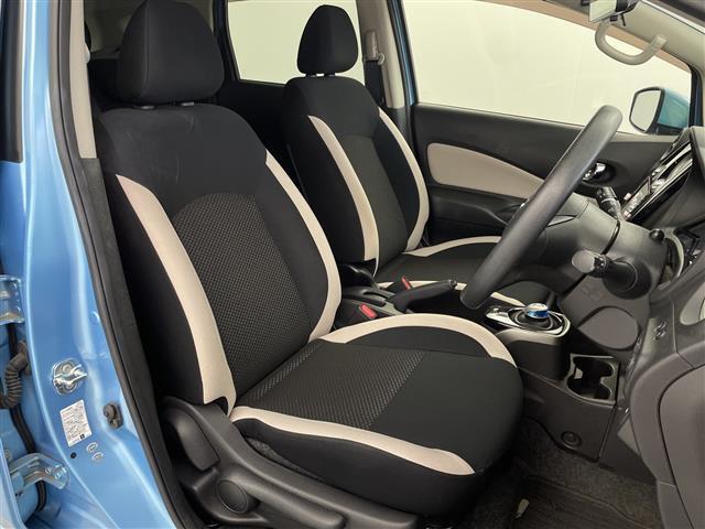 【運転席】座り心地が良いシートなので長時間の運転でも快適にお過ごしいただけます。新品のフロアマットのご注文も可能です。掲載箇所以外にご希望の写真がございましたらお気軽にお問い合わせ下さい。