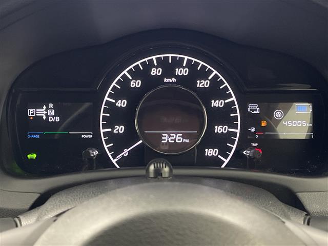 【スピードメーター】メーターがシンプルで見やすく運転しやすいですね！