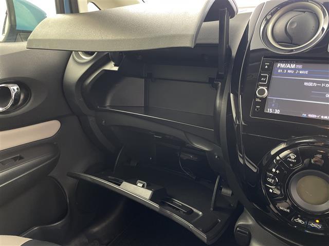 【グローブボックス】車検証ケースや、日頃使う小物類の収納に便利ですね！