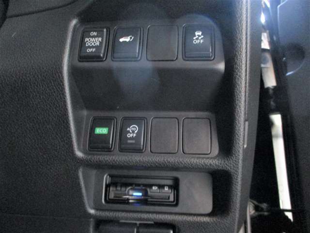 ■バックドアオープナー（電動）、横滑り防止、アイドリングストップ、ECOモード。■純正ETC車載器。