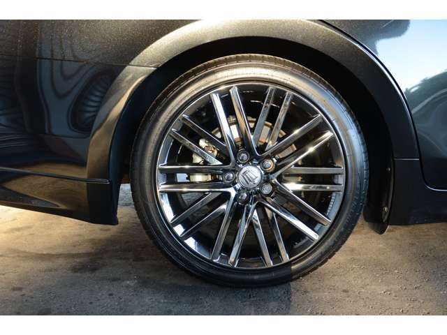 お好みのタイヤ・ホイールに交換も可能です♪お気軽にご相談下さいませ。