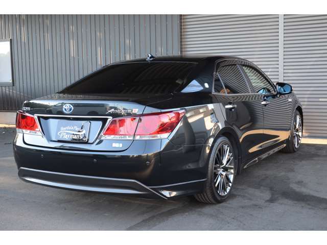 左右独立温度コントロールフルオートエアコン・HDDナビゲーションシステム・LEDフロントフォグランプ・防眩インナーミラー