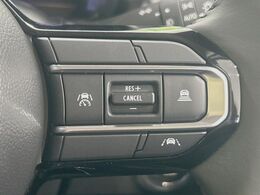 【アダプティブクルーズコントロール】高速道路での長距離走行が楽に！！自動で速度を保つクルーズコントロールが、衝突軽減システムと連携し、前方の車両を感知して車間を保つように速度調節してくれます！！