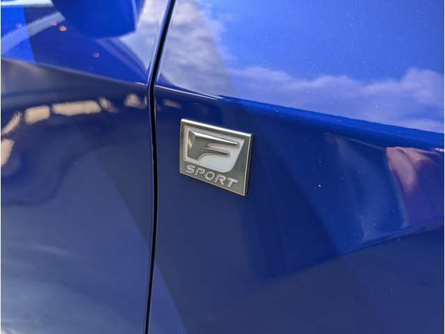 パインコーンではお客さまから買取車両をダイレクト販売することにより、低価格を実現しています。オークション仕入れと違い、過去の使用方法・整備履歴なども明確にお伝えします。