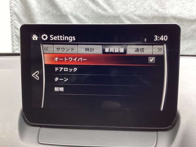 夕暮れ時や連続したトンネルなど、ヘッドライト点・消灯の煩わしさから開放してくれるオートライトが装備されています。