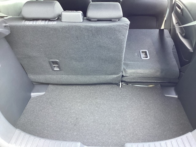 リアシートも簡単格納ができ、大きな荷物もらくらく収納できます！