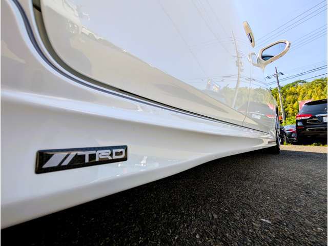 TRDエアロ（F/S/R）装備で見た目カッコよくカスタムされております。